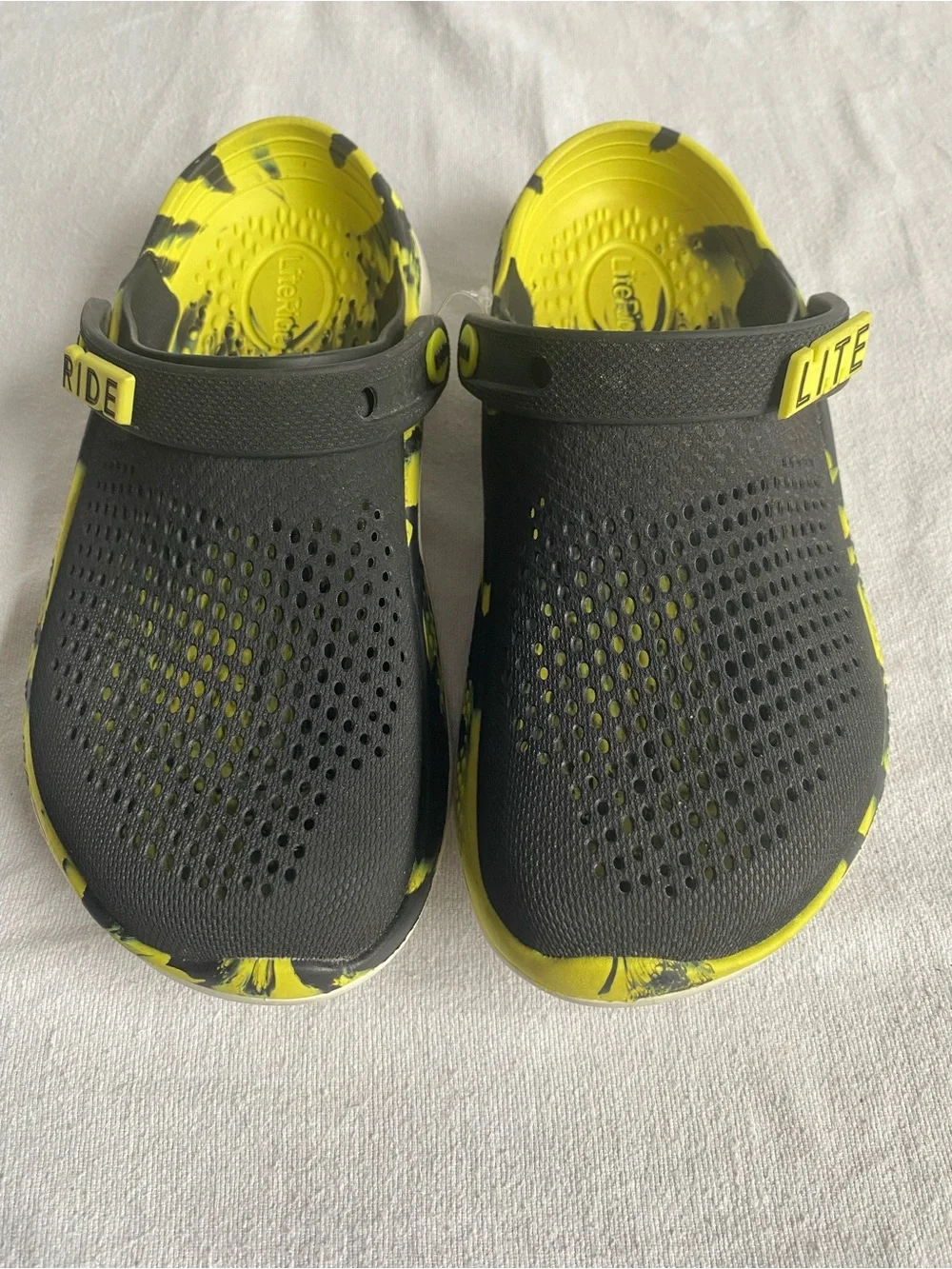 CROCS LiteRide 360 Marbled Clog in Black and Neon Yellow